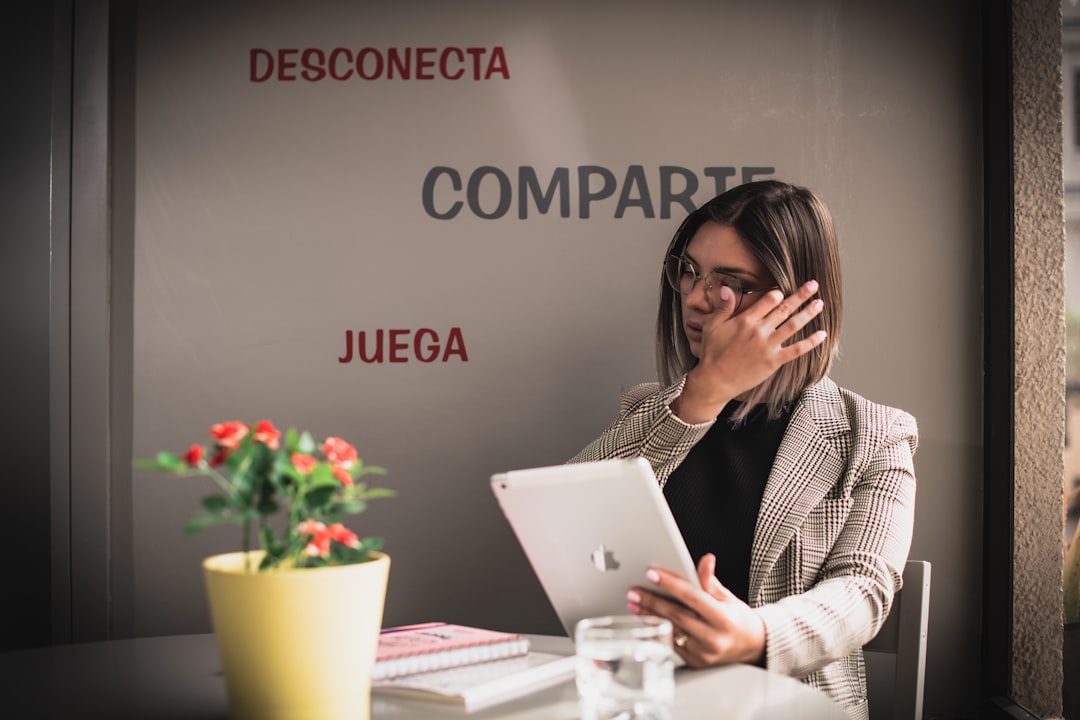 Trabajadora consulta con Barcelona Laboral su caso de despido disciplinario tras discutir con su jefe